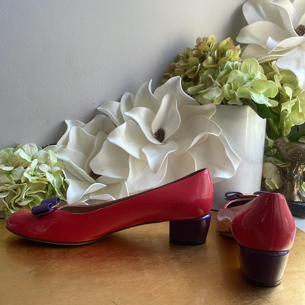 Salvatore Ferragamo Vera Pump in Two-Tone Patent Leather - Picture 5 of 16